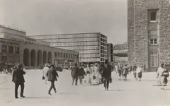 Ludwig Mies van der Rohe, Bank- und Bürogebäude in Stuttgart, Projektentwurf / Photo: Curt Rehbein, Um 1928, Vintage oder früher Silbergelatineabzug einer Photomontage