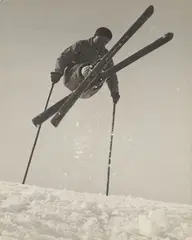 Martin Munkácsi, Um-Sprung. Arlberger Skischule, 1930, Vintage. Silbergelatineabzug