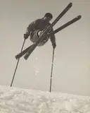 Martin Munkácsi, Um-Sprung. Arlberger Skischule, 1930, Vintage. Silbergelatineabzug