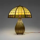 Bradley & Hubbard, Table lamp with floral and foliate motifs
