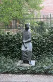 Gustav Seitz, Junge ruhende Sappho, 1964, Bronze mit braungrüner Patina