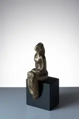Vladislav Urban, Sitting, brass, marble