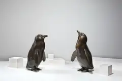Pinguin“ (Kopf geradeaus) und „Pinguin“ (Kopf nach oben rechts). 1914/20 / Nach 1922 by August Gaul, Bronze mit schwarzbrauner Patina, sold Nov 2019