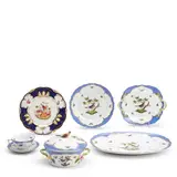 Herend, Rothschild Bird Blue Fishnet Service, polychrome enamel decorated and trimmed in gold, consisting of four oval platters, (2) lg