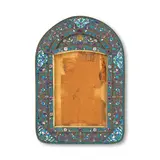 maker's mark in Cyrillic 'AK' for Antip Kuzmichev, Moscow by Cadre à photo Russe en vermeil et email cloisonné Russian silver-gilt and cloisonné enamel photo frame, 1890, silver-gilt photo frame on footed supports, sold Apr 2025
