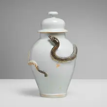 Chinoiserie, Covered vase with snake