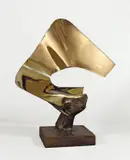 Bernhard Heiliger, Sonnenblatt I, 1968, Bronze mit brauner Patina, teilweise poliert. Höhe: 78 cm (30 ¾ in.)