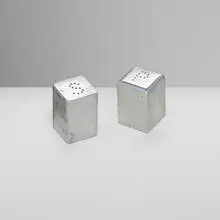 Charles Sheeler, Salt and pepper shakers, 1935, aluminum