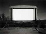 Hiroshi Sugimoto, Tri City Drive-In, San Bernardino“, aus der Serie „Theaters, 1993, Silbergelatineabzug
