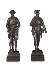 George Edward Wade, pair of patinated bronze figures of Grenadier Guards, circa 1920, patinated bronze