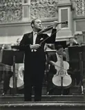 Alfred Eisenstaedt, Jascha Heifetz with Berlin Philharmonic Orchestra