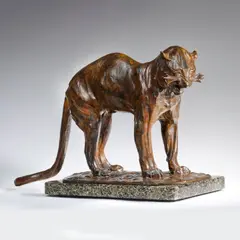 Rembrandt Bugatti, Panthère grognant et feulant, bronze à patine polychrome nuancée de bruns et noir sur son socle en marbre d'origine