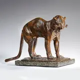 Rembrandt Bugatti, Panthère grognant et feulant, bronze à patine polychrome nuancée de bruns et noir sur son socle en marbre d'origine