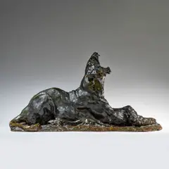 Rembrandt Bugatti, Lionne couchée baillant, bronze à patine polychrome nuancée de bruns et vert