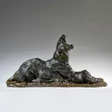 Rembrandt Bugatti, Lionne couchée baillant, bronze à patine polychrome nuancée de bruns et vert