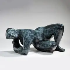 Antoniucci Volti, Femme chiffonnée, bronze à patine noire et grise