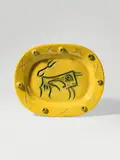 Taureau gravé by Pablo Picasso, 1947, Ovale Platte, weißer Ton, mit Engobenbemalung, gelb glasiert; ceramic, Madoura edition, sold Dec 2020