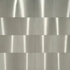 Getulio Alviani, 16 quadrati 14.14 inversi superficie a testura vibratile“ („opera programmata n. 4043“), 1963, 16 Aluminiumplatten auf Holz