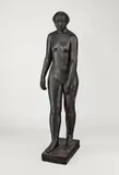Gustav Seitz, Schreitende, 1949, Bronze mit schwarzbrauner Patina. Höhe: 161 cm (mit Plinthe) (63 ⅜ in. (mit Plinthe))