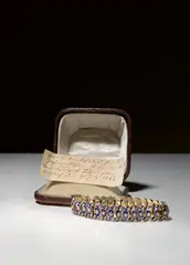 Gold, getrieben, graviert; Email; dreißig Diamantrosen (im Originalfutteral) by Berliner Goldschmied, Ø ca. 6 cm (2 ⅜ in.), sold May 2018