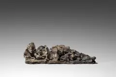 Hans Josephsohn, Kleine Liegende # 5100, 1977, Bronze, patiniert