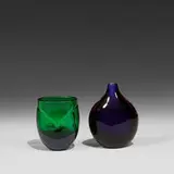 sommerso vase, model 981, together with a Heikki Orvola vase for Nuutajärvi Notsjö by Maurizio Albarelli and Heikki Orvola, sold Apr 2022