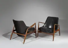 Ib Kofod-Larsen, Paar Seal-Sessel aus der Sälen-Kollektion, 1956, Afromosia-Teakholz, Lederpolsterung (original), schwarz – Hersteller: OPE Möbler (Olof Persson), Schweden