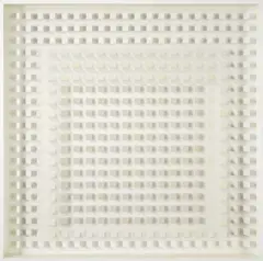 Klaus Staudt, Huldigung an Albers 8, 1977, Polystyrol weiß, Acrylglas transparent, zweimal farblos, in weiß bemaltem Holzkasten