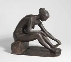Gerhard Marcks, Hockende, den Fuß fassend, 1981, Bronze mit brauner Patina