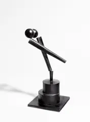 Fritz Koenig, Kleine Zwei XIX, 1976, Bronze mit grau-schwarzer Patina