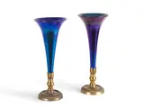 Deux vases by Louis Comfort Tiffany, Favrile" sur chacun, en verre teinté bleu irisé, montés sur une base en bronze (marquée 1577 MSL), sold Feb 2023