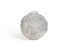 R. Lalique, Vase "Druide" ou "Gui de chêne", A signed white blown glass "Druide" or "Gui de chêne" vase by R