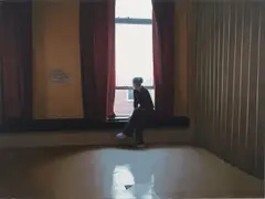 Paul Winstanley, Woman at a Window 3, 2003, Öl auf Leinwand