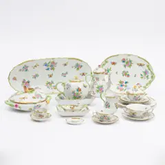 Herend, Queen Victoria Pattern Porcelain Dinner Service for Twelve