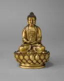 Qing-Dynastie Chinesisch, Buddha Amitābha auf dem Lotos-Thron. 1. Hälfte 18. Jahrhundert, Bronze, feuervergoldet. 15,5 cm (6 ⅛ in.)