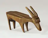 Ewald Mataré, Steinbock, 1935, Bronze mit gelbbrauner Patina. Höhe: 4,4 cm (1 ¾ in.)
