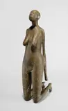 Gustav Seitz, Kniende Negerin, 1961, Bronze mit differenzierter brauner Patina. 54 cm (21 ¼ in.)