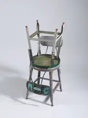 Mona Hatoum, Sprague Chairs (LAID OFF), 2001, Stahlstühle und Kupferdraht