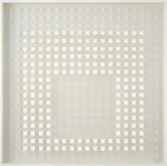 Klaus Staudt, Huldigung an Albers 6, 1977, Polystyrol weiß, Acrylglas transparent weiß 017, in weiß bemaltem Holzkasten