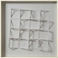 Klaus Staudt, Schattengitter 12, 1983, Holzelemente, grau bemalt, auf Holzplatte montiert, im Acrylglaskasten