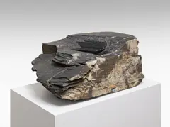 Alicja Kwade, Finallyfound (iPad), 2018, Schiefer