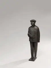 Gustav Seitz, Brecht mit Mütze (Statuette II), 1957, Bronze mit braunschwarzer Patina