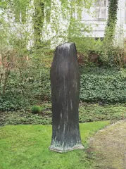 Figur by Michael Croissant, 1995, Bronze mit schwarzgrüner Patina, sold Jun 2023