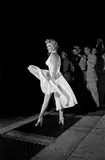Elliott Erwitt, New York City“ (Marilyn Monroe on the Set of The Seven Year Itch), 1954, Späterer Archival Inkjet-Print