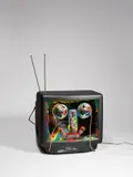 Nam June Paik, MT-TV, 1994, Fernseher, Lautsprecher, Antenne, Elektrokabel und Transformator, teilweise mit Acrylfarbe übermalt