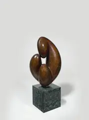 Lucien Wercollier, L'oreille, Bronze mit brauner Patina, auf schwarzen Marmorsockel montiert