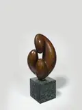 Lucien Wercollier, L'oreille, Bronze mit brauner Patina, auf schwarzen Marmorsockel montiert