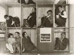 Bauhaus-Portfolio, 2 Portfolien mit jeweils 10 Silbergelatineabzügen in Original-Kassette, 1984. Agfa-Portriga-Rapid-Papier, Agfa-Rekord-Rapid-Papier sowie Kodak-Ektalure-Papier