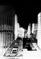 Vera Lutter, 135 La Salle Street, Chicago, IV: November 15, 2001, Silbergelatineabzug. Unikat