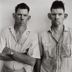 Roger Ballen, Dresie and Casie, Twins, Western Transvaal, 1993, Silbergelatineabzug, selengetont, 1999